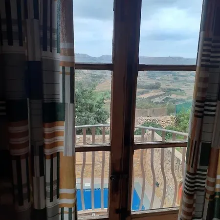 4 Bedroom Holiday With Private Pool