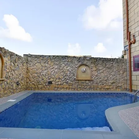 بيت للعطل 4 Bedroom Holiday With Private Pool *