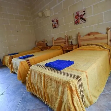 Holiday home 4 Bedroom Holiday With Private Pool Il-Pergla