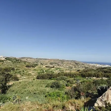 4 Bedroom Holiday With Private Pool *