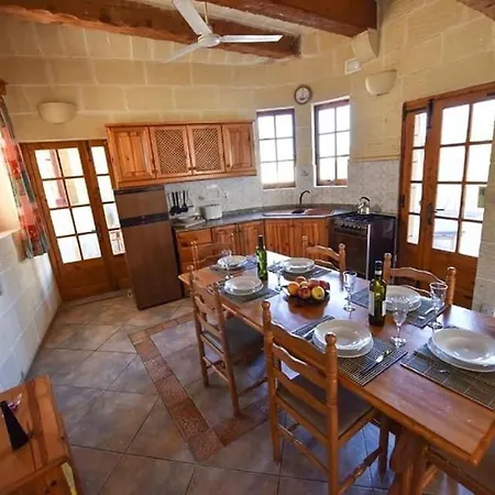 4 Bedroom Holiday With Private Pool