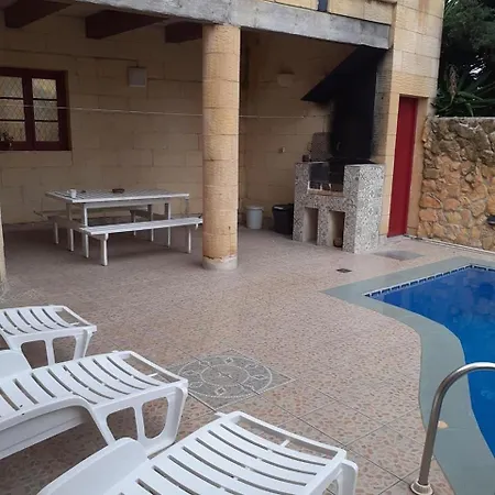 بيت للعطل 4 Bedroom Holiday With Private Pool *
