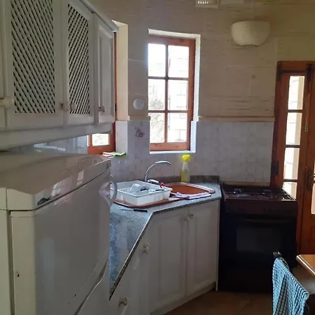 4 Bedroom Holiday With Private Pool *