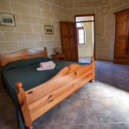 4 Bedroom Holiday With Private Pool