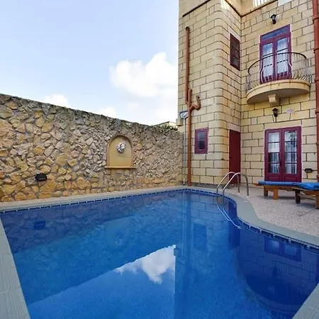 Holiday home 4 Bedroom Holiday With Private Pool Il-Pergla